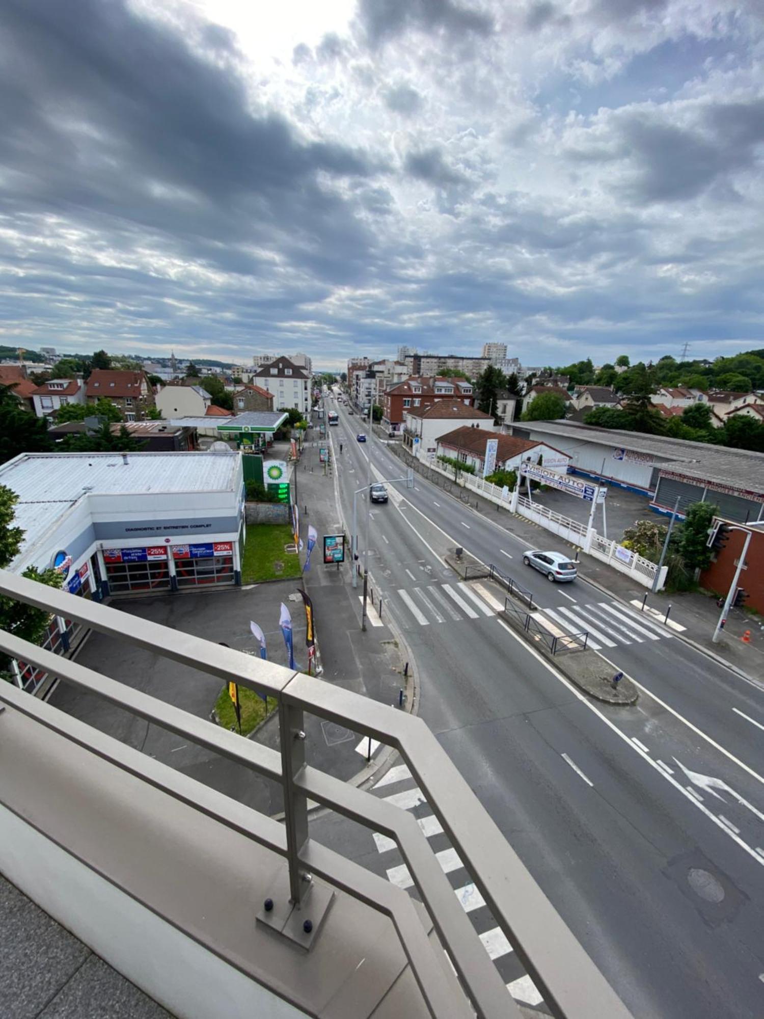 Charme Citadin Villemomble Exterior foto